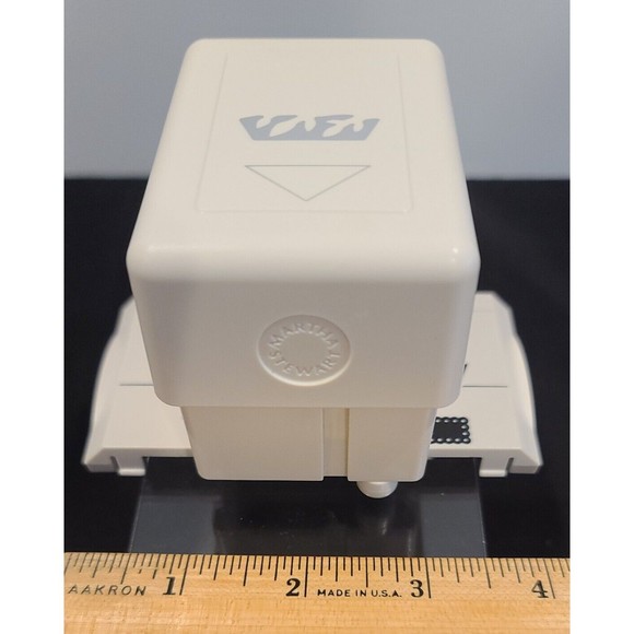 Martha Stewart Decorative Craft Paper Punch - Picture 2 of 4